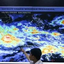 Cuaca Besok: Hujan Petir Mengancam di Beberapa Provinsi Indonesia!