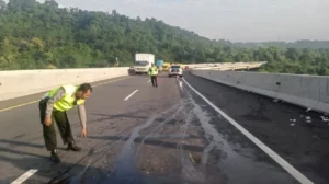 Kecelakaan Beruntun di Tol Becakayu: 8 Orang Dilarikan ke Rumah Sakit