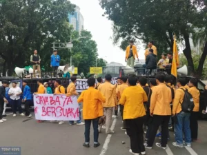 Ketegangan di Patung Kuda: Mahasiswa vs. Pendukung Program MBG