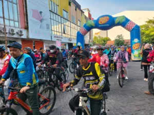 Meriah Ribuan Warga Lari Gowes dan Nikmati Serunya Wisata Kota Dalam Dolan Solotigo