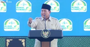 Prabowo Mengungkap Alasan Gaji Guru Masih Rendah: Uangnya Diambil Terus