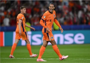 Van Dijk Balas Kritik Pundit Belanda Usai Oranje Ditahan Jepang 2-2